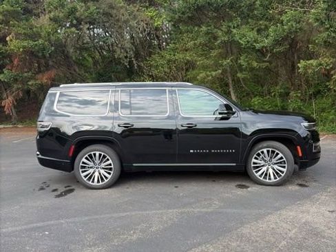 Used 2024 Jeep Grand Wagoneer Series III w/ HD Trailer Tow Package image 5