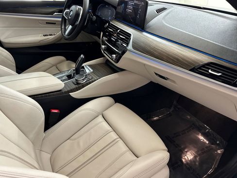 Certified 2023 BMW 530e w/ M Sport Package image 32