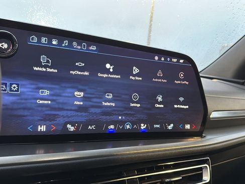 Used 2025 Chevrolet Traverse LT image 22