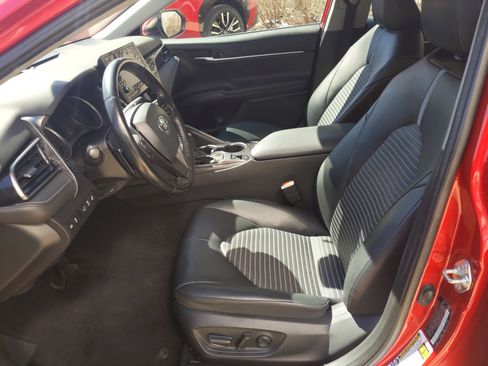 Used 2021 Toyota Camry SE w/ Cold Weather Package image 15