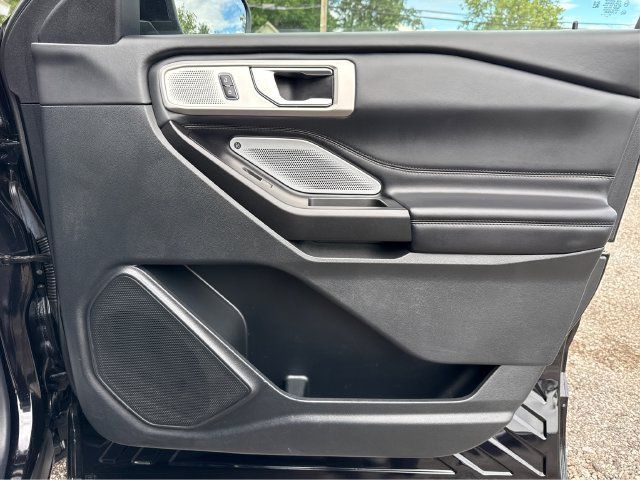 Used 2020 Ford Explorer Platinum w/ Premium Technology Package AWD/4WD image 25