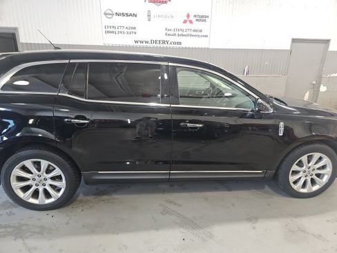 Used 2017 Lincoln MKT AWD w/ Technology Package image 2