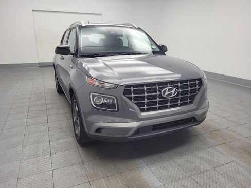Used 2023 Hyundai Venue Limited FWD image 14
