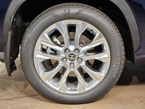 New 2026 Toyota Highlander Limited AWD/4WD image 24
