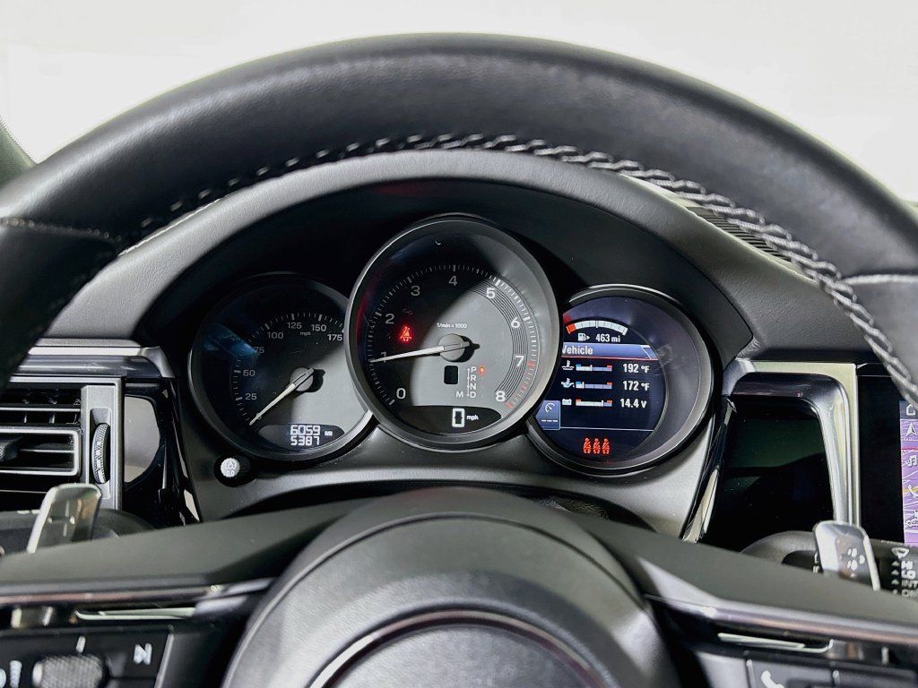 Used 2024 Porsche Macan AWD/4WD image 13