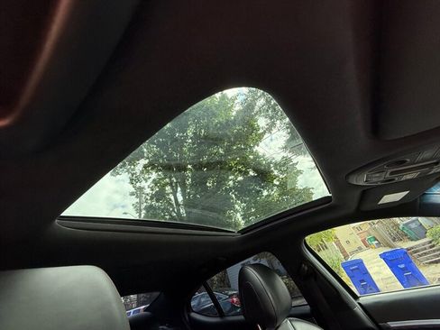 Used 2019 Genesis G70 2.0T Advanced w/ Sport Package image 11