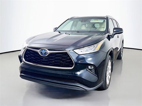 Used 2024 Toyota Highlander Limited image 5