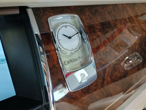 Used 2016 Rolls-Royce Dawn RWD image 30