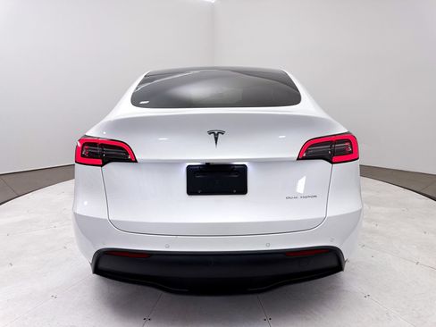 Used 2022 Tesla Model Y Long Range AWD/4WD image 15