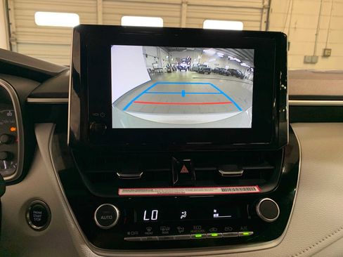 Certified 2024 Toyota Corolla SE w/ SE Package image 5