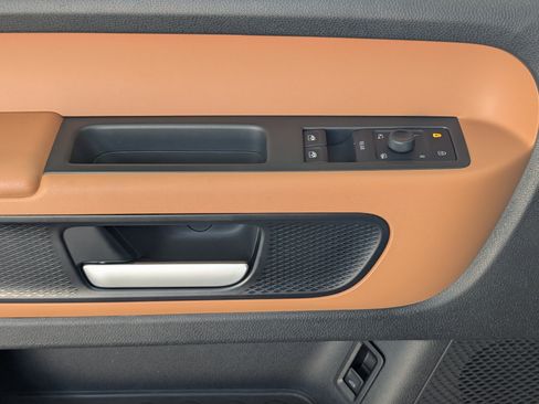 Used 2025 Volkswagen ID. Buzz 1st Edition RWD image 16