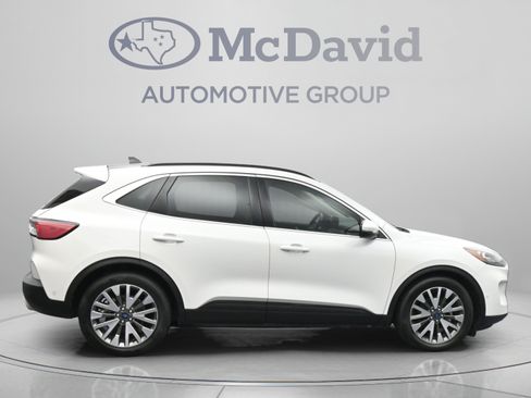 Used 2020 Ford Escape Titanium w/ Titanium Premium Package 2.0 FWD image 9