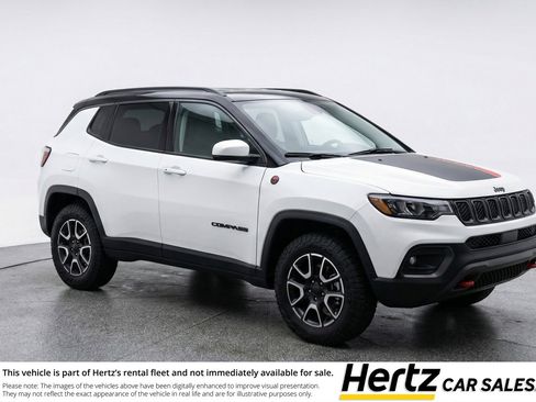 Used 2025 Jeep Compass Trailhawk AWD/4WD image 1