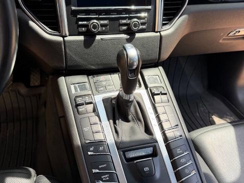 Used 2015 Porsche Macan S image 28