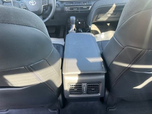 Used 2025 Toyota Camry XLE image 37