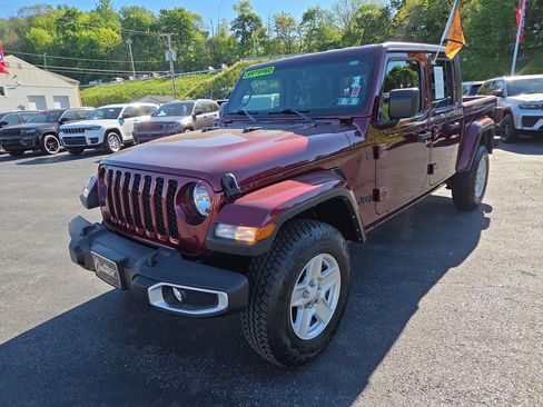 Certified 2022 Jeep Gladiator Sport AWD/4WD image 7