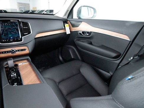 Certified 2025 Volvo XC90 B6 Plus w/ Protection Package Premier image 9