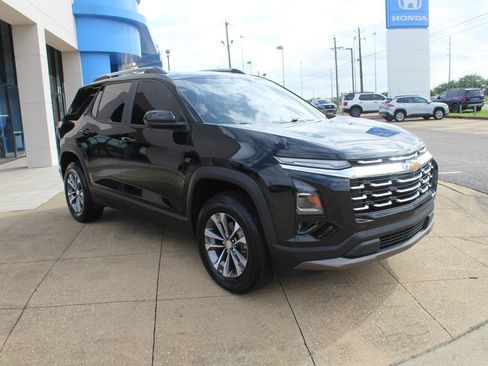 Used 2025 Chevrolet Equinox LT w/ Convenience Package II FWD image 1