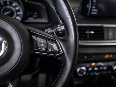 Used 2018 MAZDA MAZDA3 Touring FWD image 40