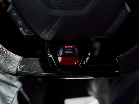 Used 2024 Lamborghini Huracan STO image 59