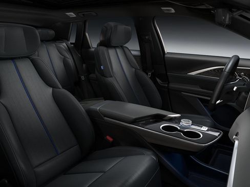 New 2026 Cadillac Lyriq V w/ LPO, Floor Liner Package image 33