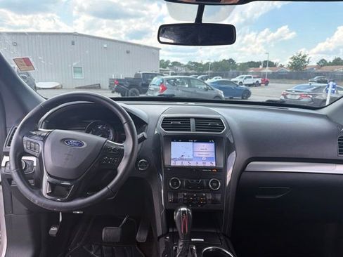Used 2019 Ford Explorer XLT w/ Equipment Group 202A FWD image 14