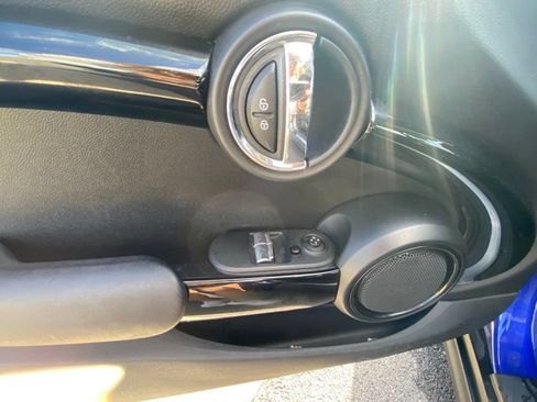 Used 2021 MINI Cooper 2-Door Hardtop FWD image 11