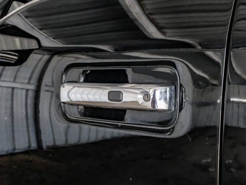 Used 2017 Ford F250 Platinum w/ Platinum Ultimate Package AWD/4WD image 39