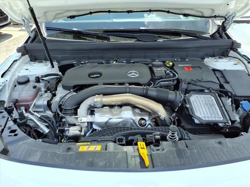 Used 2026 Mercedes-Benz GLB 250 4MATIC image 10
