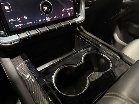 Used 2025 GMC Yukon XL Elevation image 34