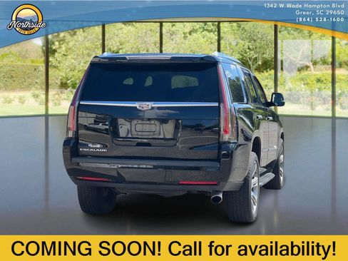Used 2017 Cadillac Escalade Luxury AWD/4WD image 3