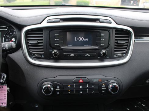 Used 2017 Kia Sorento FWD image 24