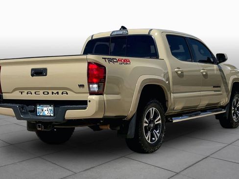Used 2018 Toyota Tacoma TRD Sport image 13