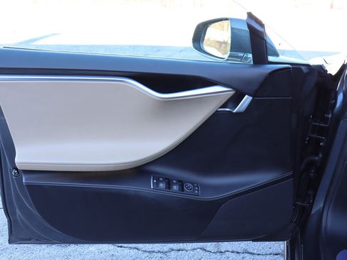 Used 2015 Tesla Model S 70D image 22