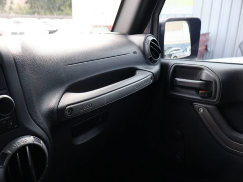 Used 2017 Jeep Wrangler Unlimited Sport w/ Connectivity Group AWD/4WD image 19