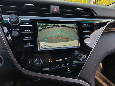 Used 2018 Toyota Camry XLE FWD image 25