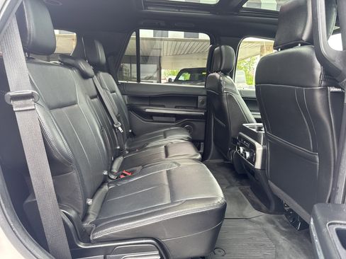 Used 2018 Ford Expedition XLT w/ Equipment Group 202A AWD/4WD image 30