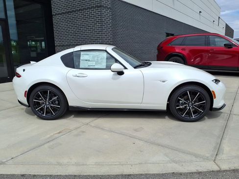 New 2026 MAZDA MX-5 Miata RF Grand Touring w/ Appearance Package RWD image 8