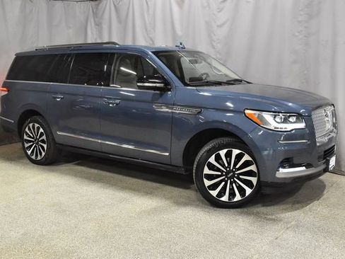Used 2023 Lincoln Navigator L Reserve w/ Equipment Group 201A image 3