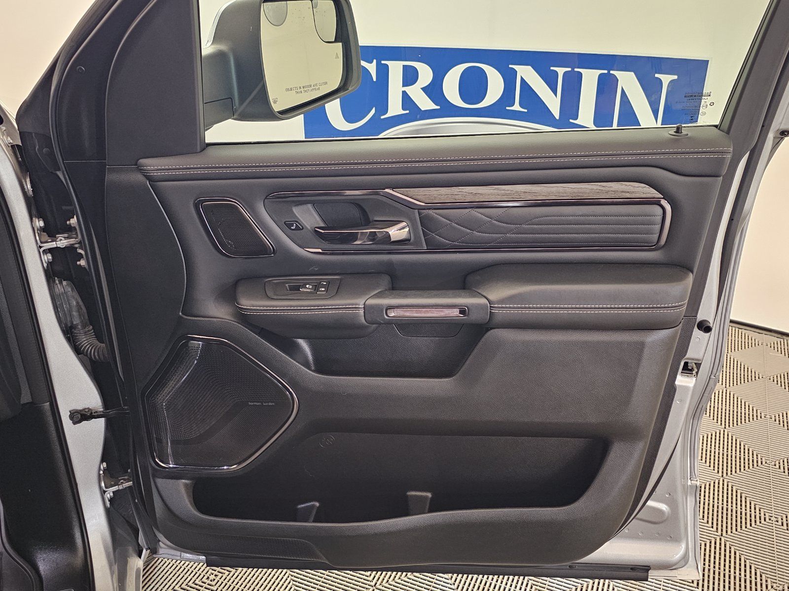 Used 2025 RAM 1500 Limited AWD/4WD image 28