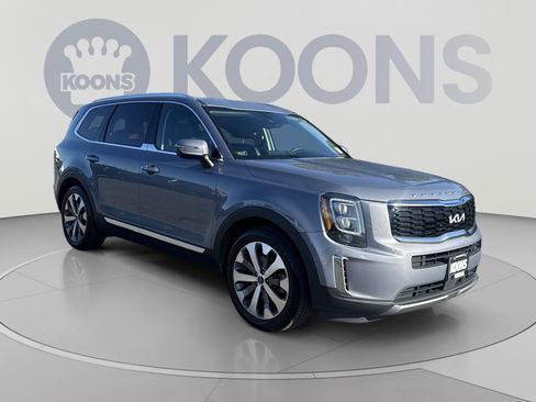 Used 2022 Kia Telluride EX w/ EX Premium Package FWD image 2