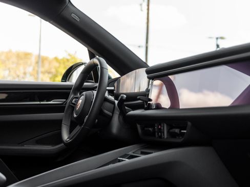 Certified 2025 Porsche Macan Electric RWD image 44