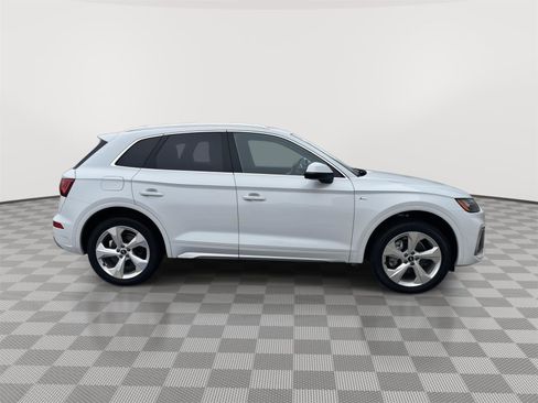 Certified 2023 Audi Q5 2.0T Premium Plus w/ Premium Plus Package image 4