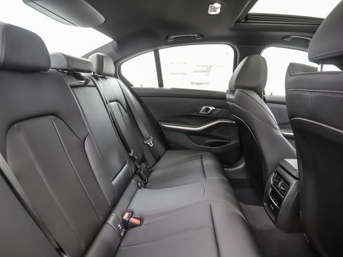 Used 2025 BMW 330i xDrive Sedan w/ Premium Package image 25