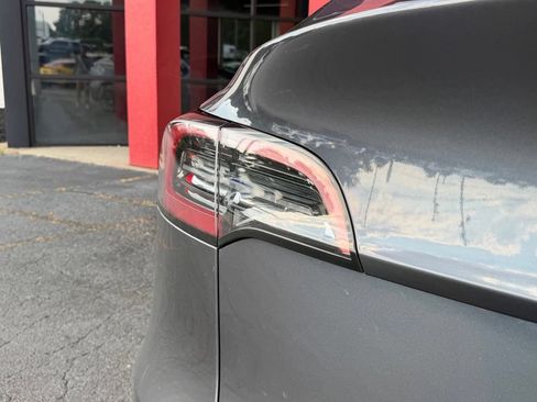Used 2023 Tesla Model Y Long Range AWD/4WD image 10