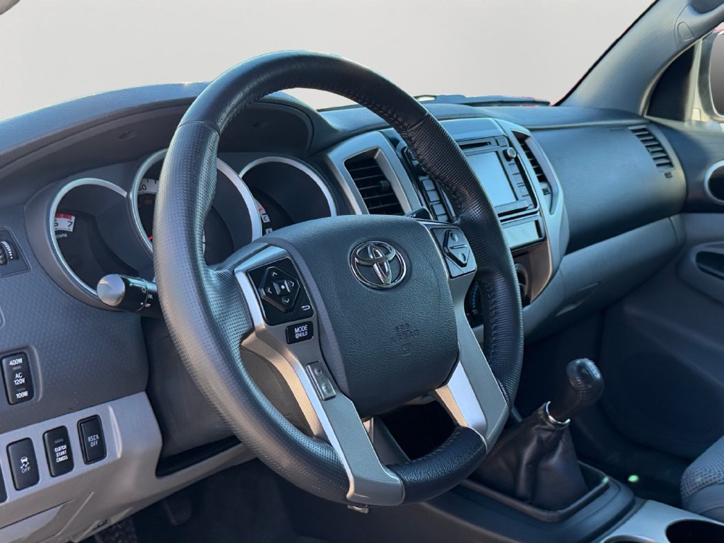 Used 2015 Toyota Tacoma 4x4 Double Cab w/ TRD Sport Package image 18