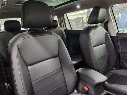 Used 2019 Volkswagen Tiguan SE w/ Panoramic Sunroof Package AWD/4WD image 15