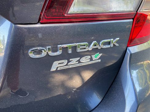 Used 2017 Subaru Outback 2.5i Limited AWD/4WD image 10