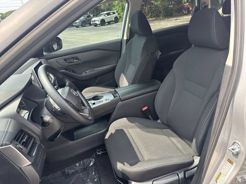 Used 2025 Nissan Rogue S FWD image 14