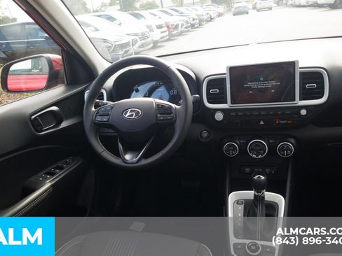 Certified 2025 Hyundai Venue Limited FWD image 20
